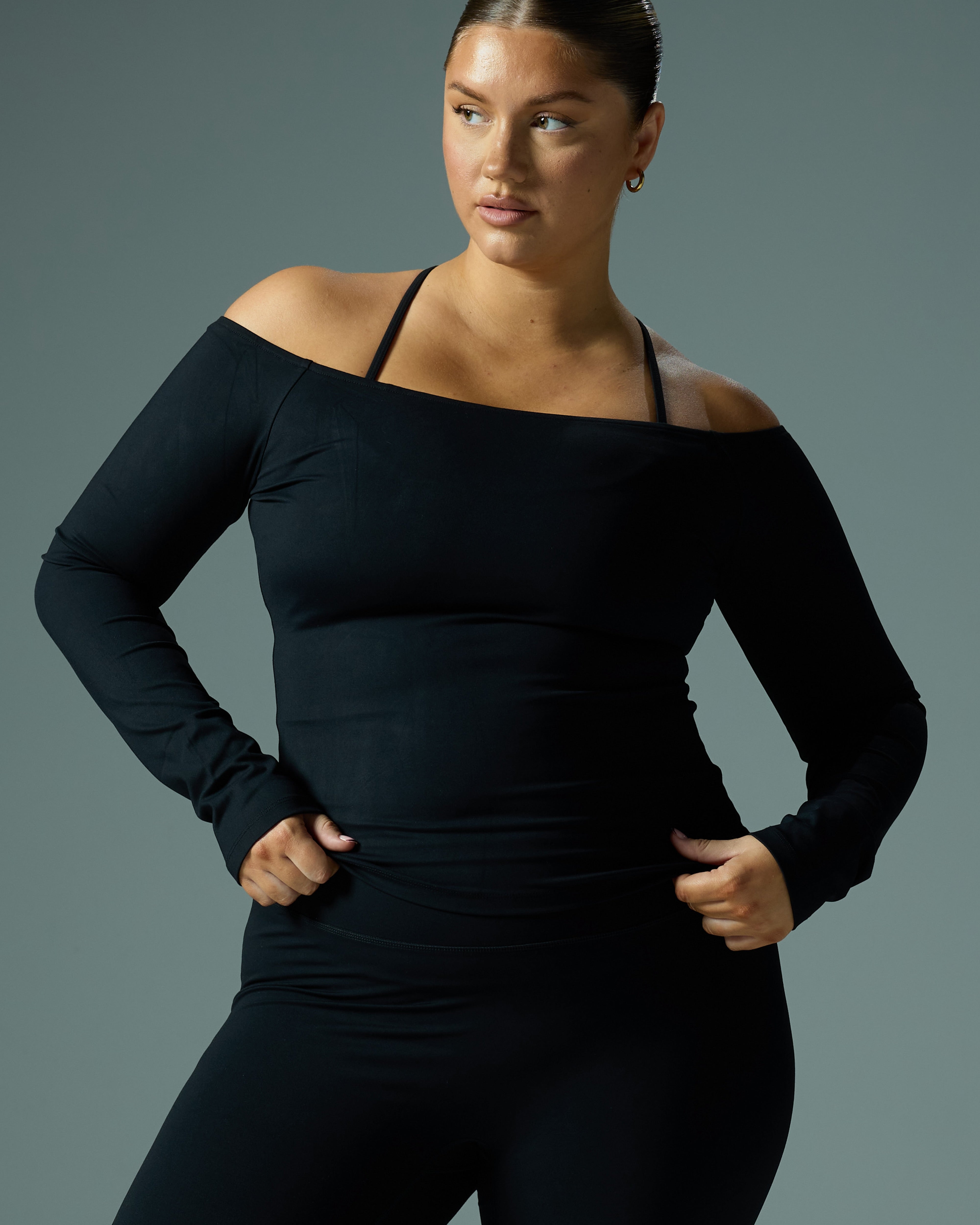 YK Move Cloud Off Shoulder Longsleeve | Black