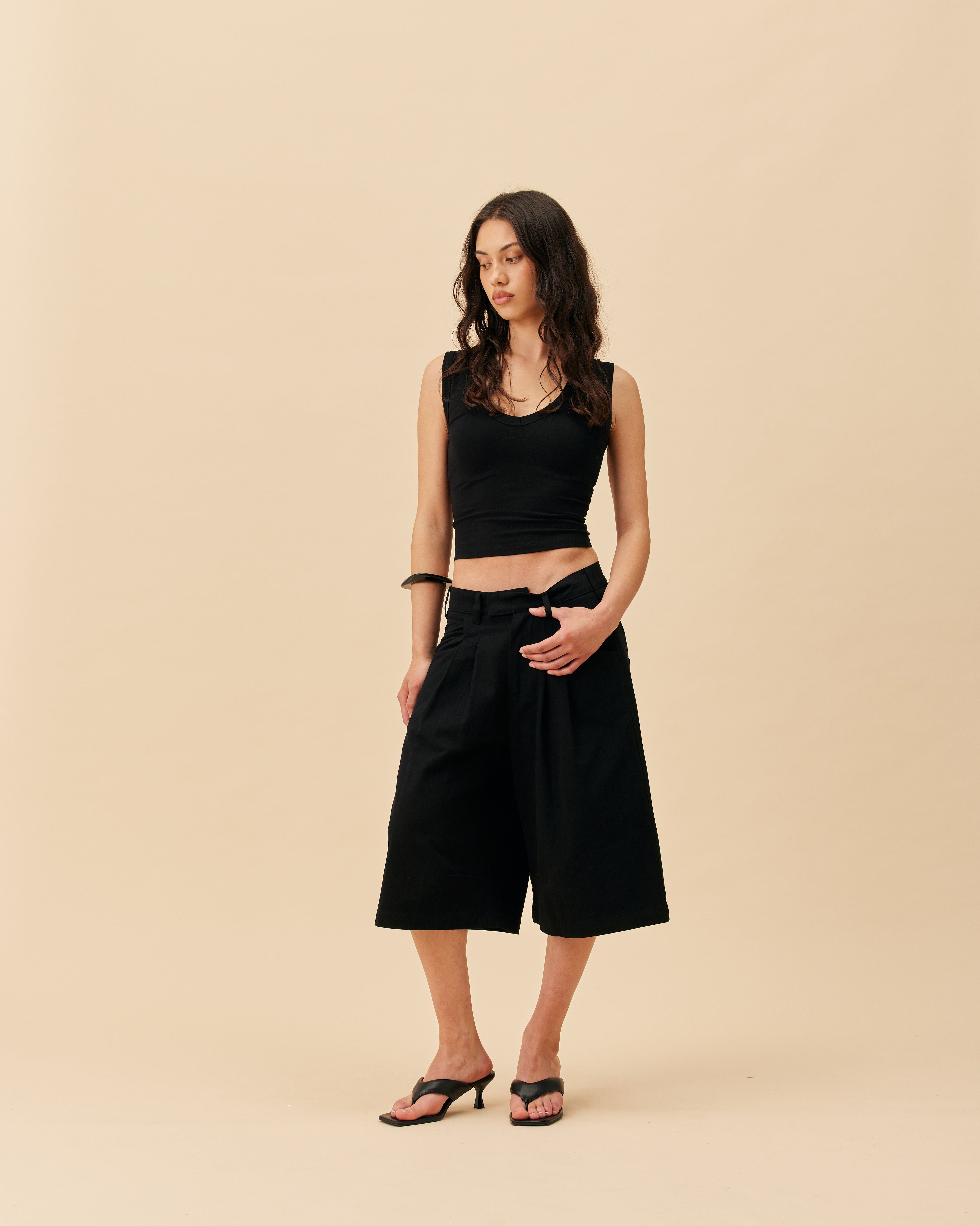 Double Pleated Shorts | Black