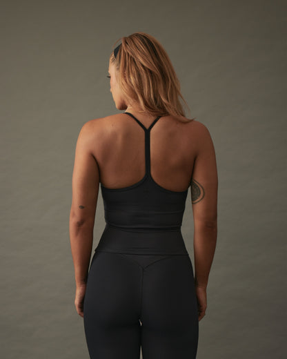 YK Move Cloud Scoop Top | Black