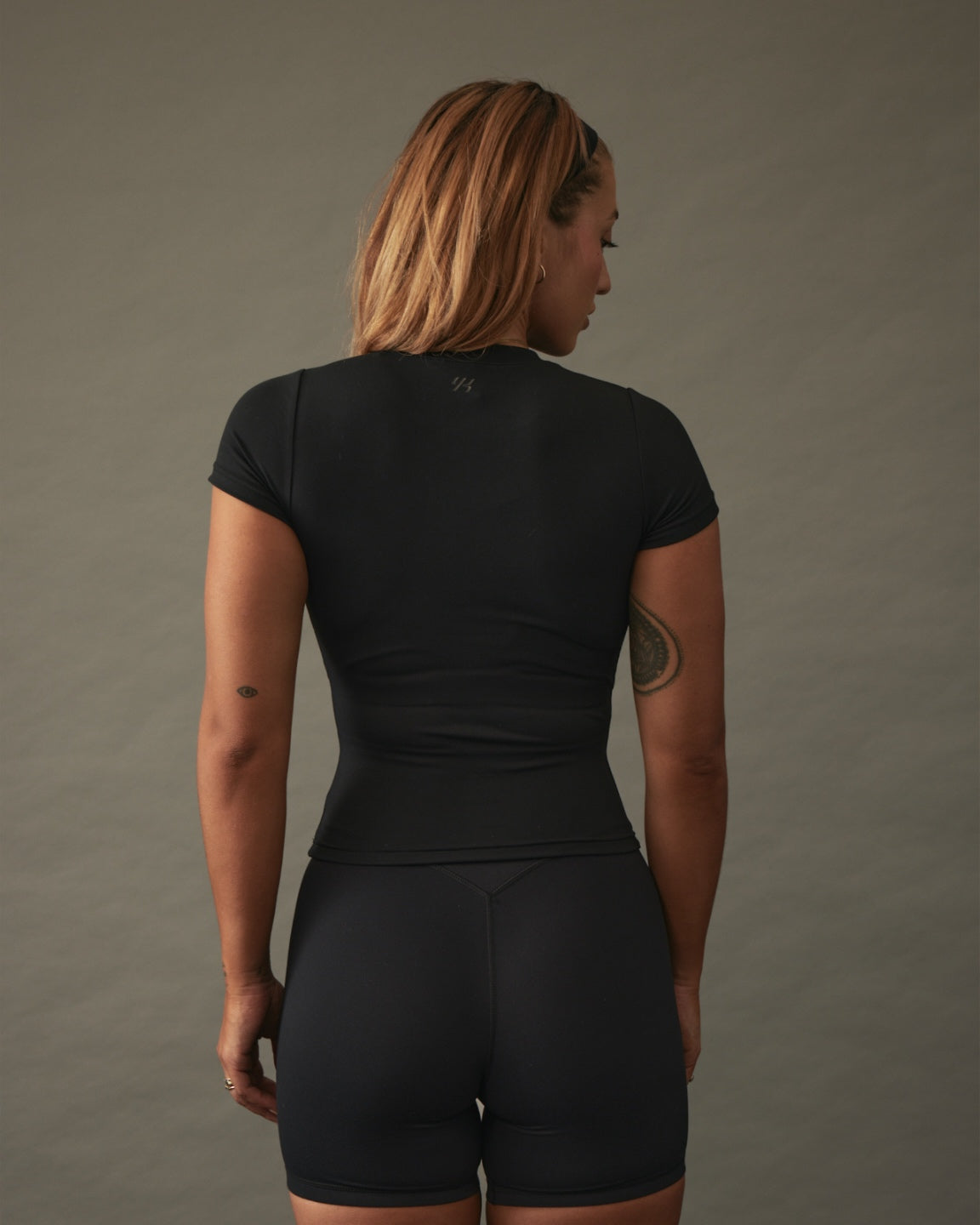 YK Move Cloud Short Sleeve | Black