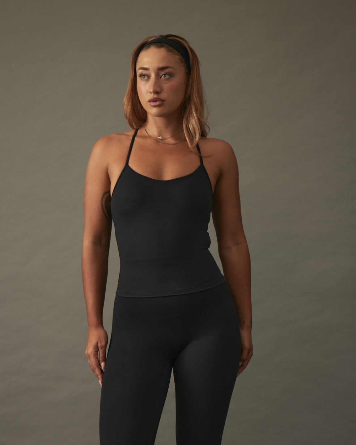 YK Move Cloud Scoop Top | Black