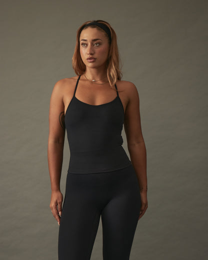 YK Move Cloud Scoop Top | Black