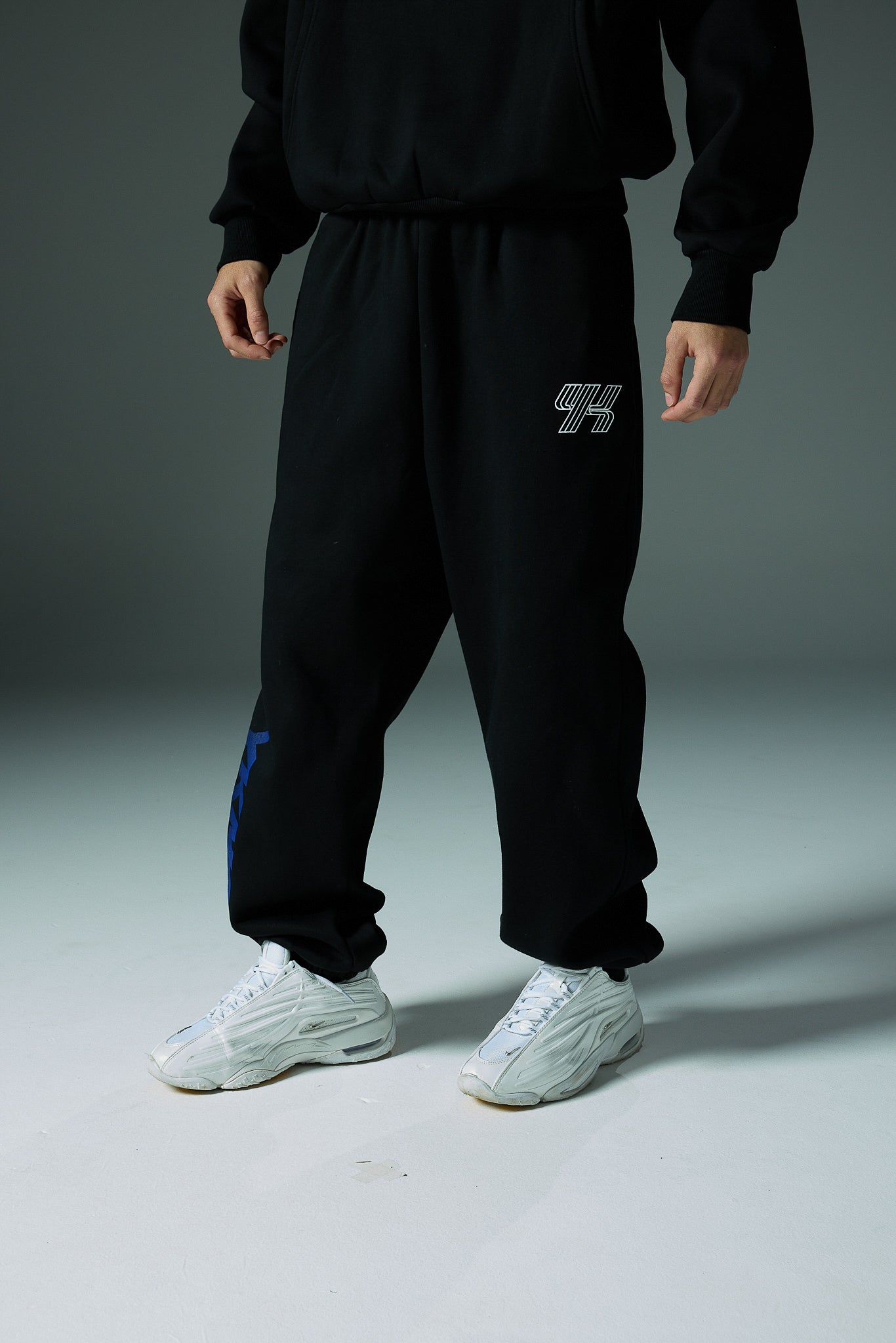 YK Move Activate Sweatpants | Black