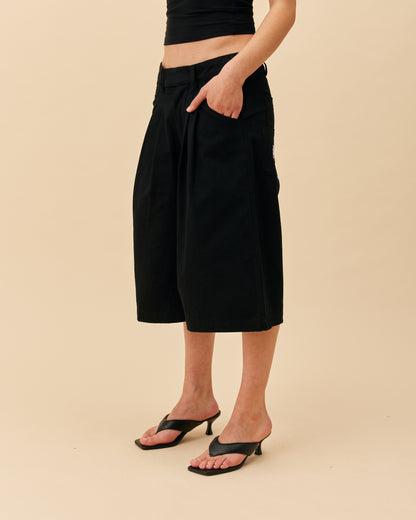 Double Pleated Shorts | Black